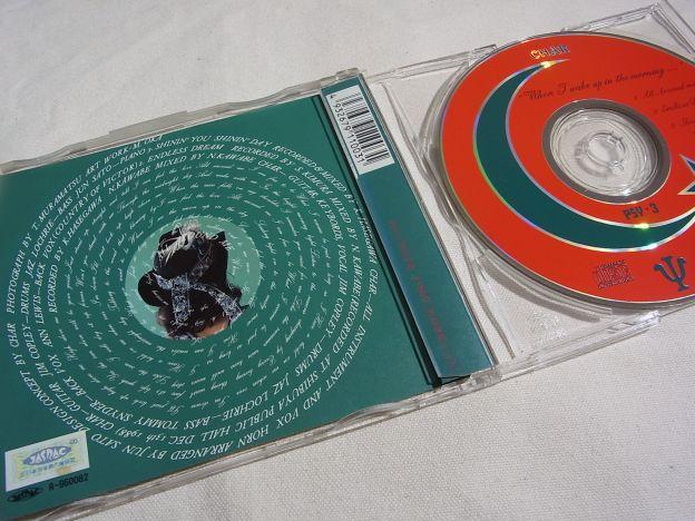 このぐるぐるしているのは歌詞とクレジットですw