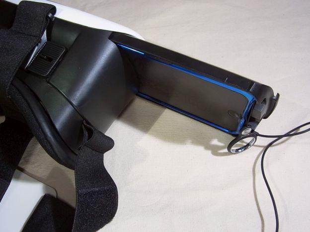 トレイにはめ込みさえすれば本体には無理なく装着できることは店頭で確認