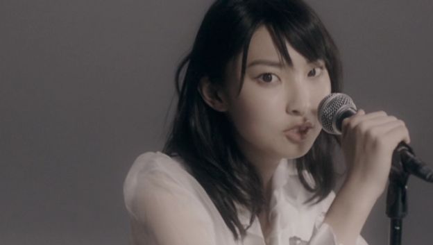 この挑むような目がイイネ