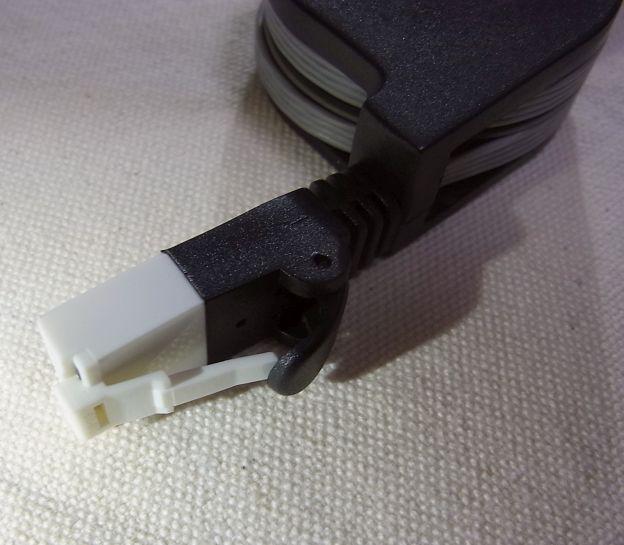 ツメのカバーがあるだけでなく、コネクタが柔らかめの素材で粘りがある