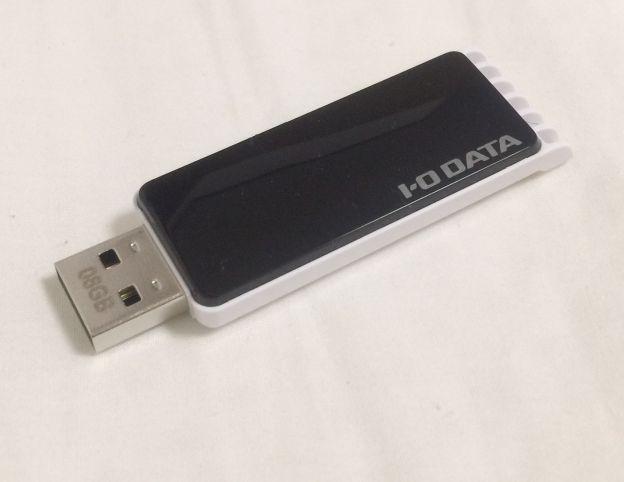 キャップレスで端子露出はスライド式の構造