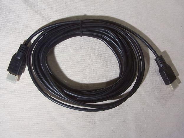 HDMIケーブルとしてはかなり細い