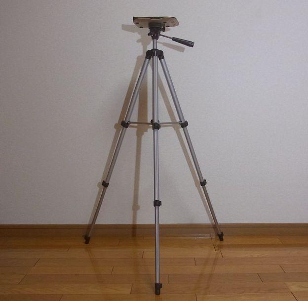 一般的な三脚にセットできるのはとても便利