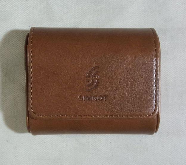 おもてはSIMGOTの社名とロゴだけのシンプルさ