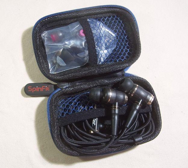 リケーブル対応(MMCX)のイヤホンでも一応OK。さらにイヤーチップも...