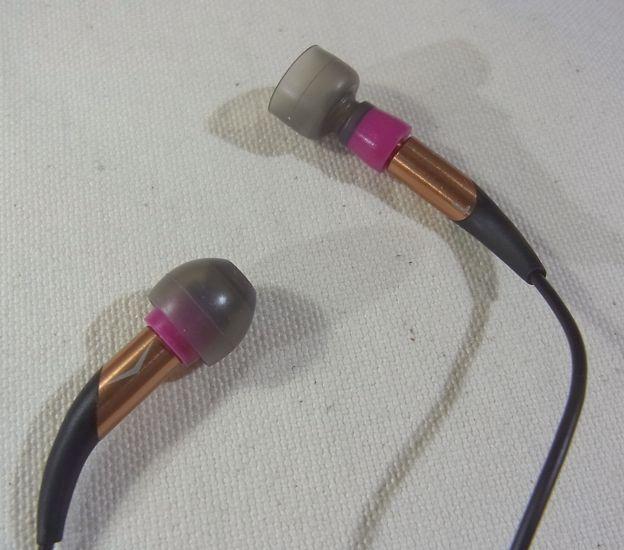 若干ステム部分が膨らむが首振りを阻害するほどではない。