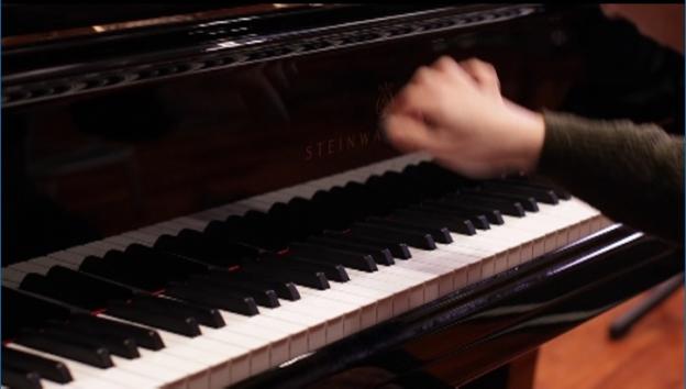 止めちゃうとワカランけれどここで右上に一瞬見える顔は流星サンじゃない