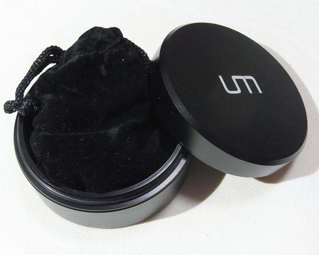 ケースを開けると小袋