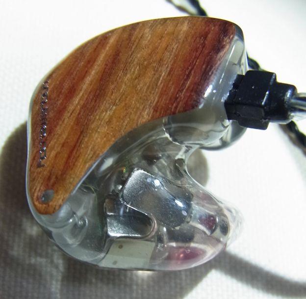 ハウジングもクリアで美しい