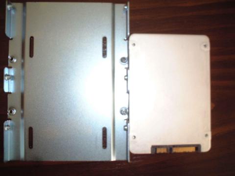 マウントとSSD裏