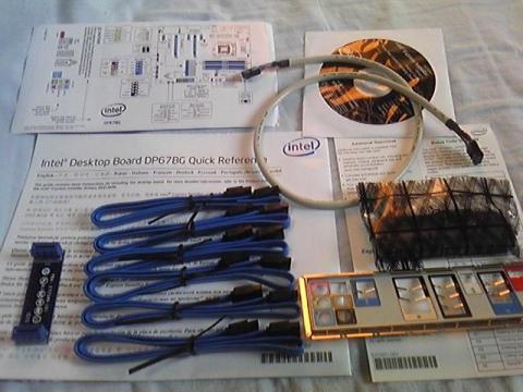 DP67BGの付属品と色とラッチの形状が異なっています。