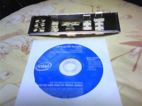 バックパネルとドライバ/アプリケーションメディア