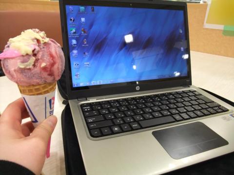 アイスを食べながら・・・