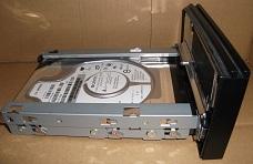 ネットワークアダプタ部分に、取り付けます。