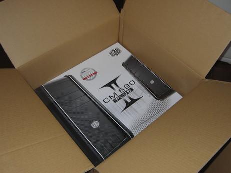 底には本体のケースがしっかりと格納