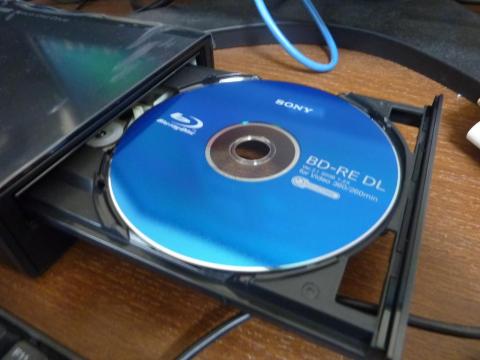 ドライブにメディアセット!