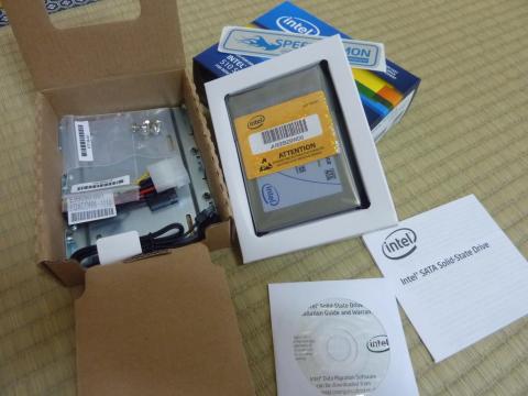Intel SSD 510 120GBのパッケージ内容