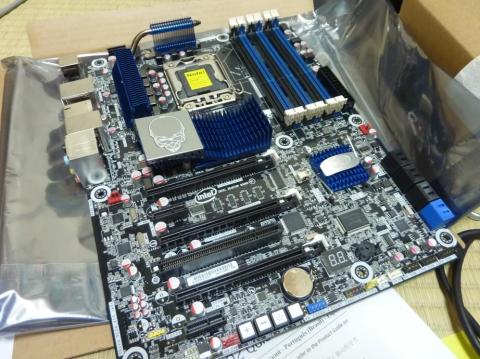 インテル® デスクトップ・ボード DX58SO2