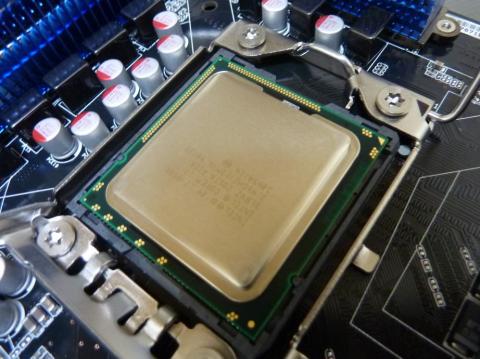 今回のCPU 990Xを装着!