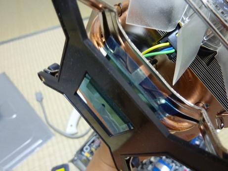 この後ろのバックプレートを外します