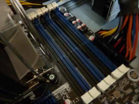 6本のスロットに3枚挿します