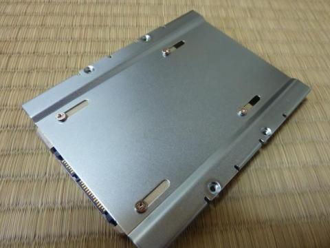 ネジを4箇所しっかり締めました