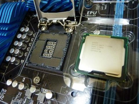 今回の主役 2700K登場!