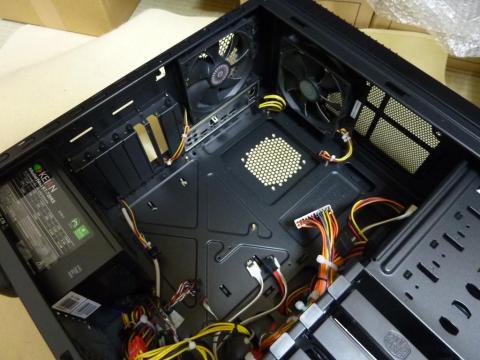 ついにショットガンからマザーボードを取り外しました。