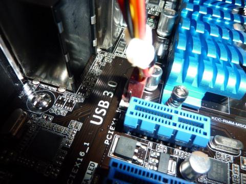 バックFan電源接続