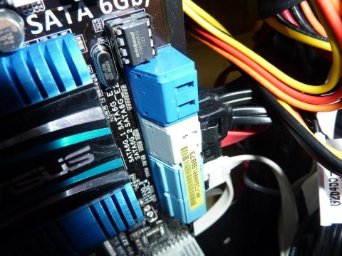 接続先をもちろんチップセットのSATA6Gbpsへ