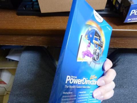 手に持ってぶ厚いと感じます。