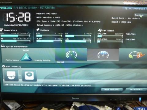 再起動後無事にBIOSが立ち上がりました。