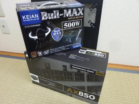 CORSAIRのケースがいかに大きいか判ると思います。