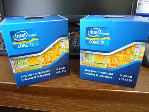 記念にIntel Core i7 2700Kと2ショット