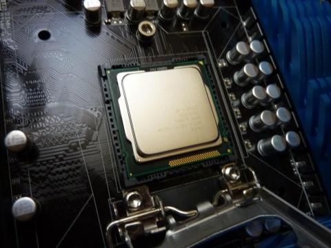 CPUを装着して・・・