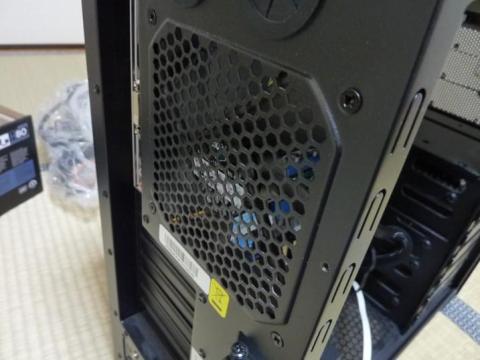 後ろに付いている