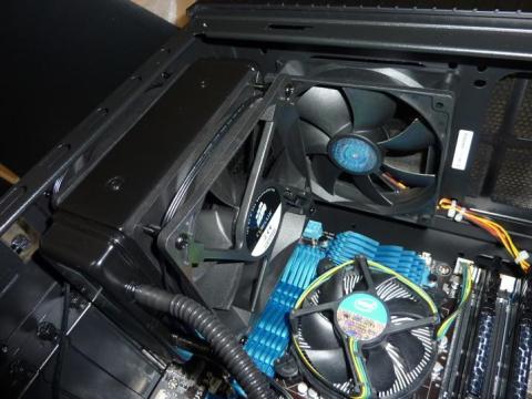 どうやってこの奥のネジ外すの・・・orz