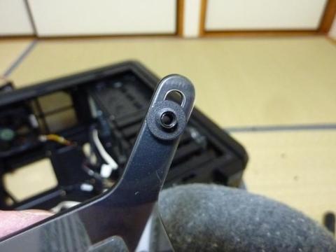 色々な規格に対応しているため、ネジ穴を調整する必要があります。