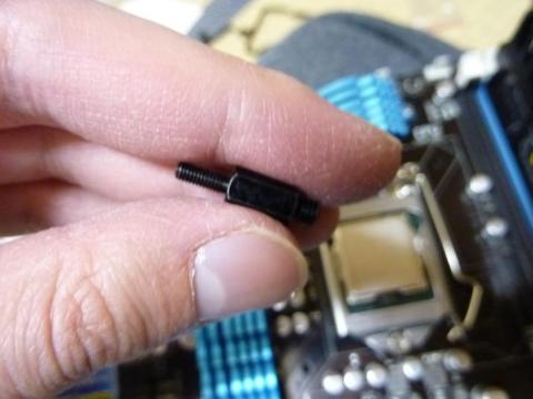 こちらの、長い奴と短い奴がミックスになったネジを使いましたが・・・