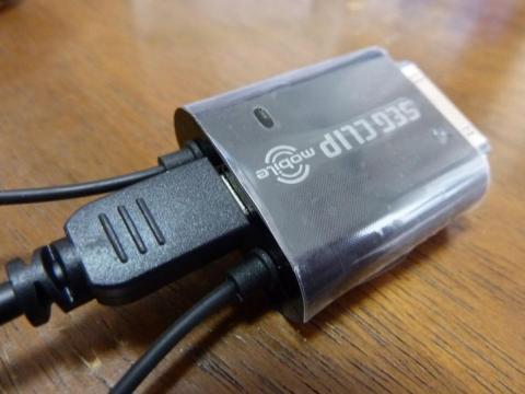 ブスッと刺します。この時コネクターの上下を間違えないように気を付けてください。