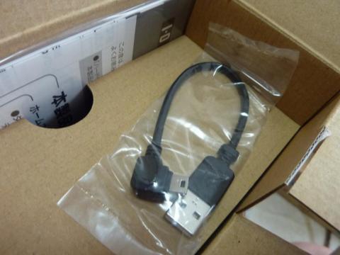 横にはUSBケーブルがありました