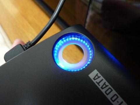 アクセスランプがかっこよく青色に光りました