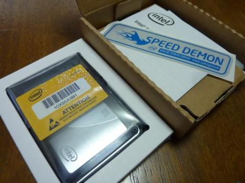 それを横に置くと、シールとサポートCD等々