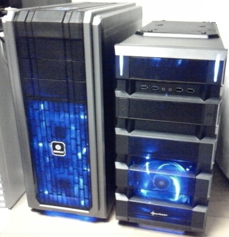 左側:ENERMAX Fulmo ST ECA3270A-G-BLとの比較、Fulmo STはファンLED消灯できます