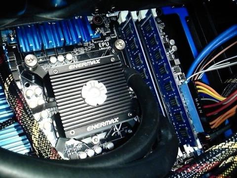 水冷ポンプ、メモリーを取り付けたところ