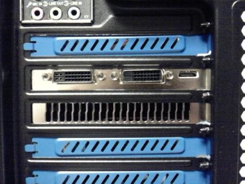 左から「DVI-I DVI-D mini-HDMI」