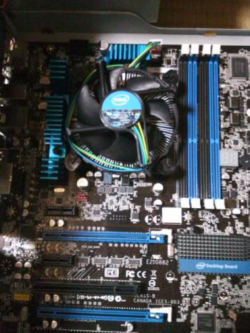 CPUファン取り付け