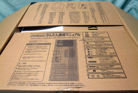 箱フタに「かんたん接続マニュアル」の印刷が。これはビギナーに優しい配慮。これはイイ!