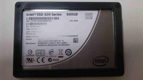 「Intel SSD 320」600GB外見1
