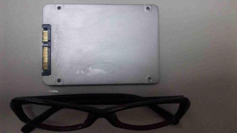 「Intel SSD 320」600GB外見2